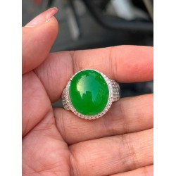 天然滿綠翡翠配鉆石吊墜及天然滿綠翡翠蛋面配鉆石戒指套裝